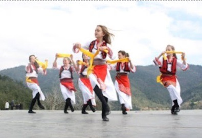 Ansambli Haxhi Zeka Melisa i prin valles