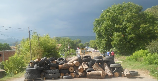 1 Barrikadat ne fshatin Rudare,Zvecan