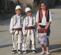 6 Keta femije kremtojne Bajramin per here te pare ne Kosove (1)