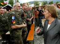 Angela merkel me trupat gjermane ne Kosove