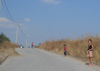 4 Femijet bredhin serish neper rruget e lagje Kroi i Vitakut (1)