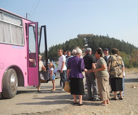 2 Ne pritje te autobusit qe qarkullon 4 here ne dite (1)