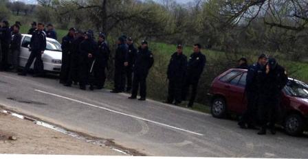 Njesiti i veprimit te shpejt i policisw malazeze kish ardhur me qellim te zhbllokimit te kesaj rruge