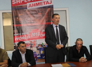 3 Fatmir Makolli,Rasim Selmanaj dhe Shpejtim Ahmetaj gjate pritjes te kryetari Selmanaj