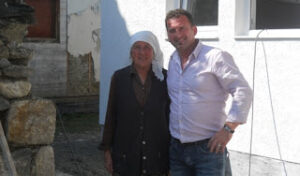 Ajne Tahirukaj,fale kusherinjve behet me shpi te re