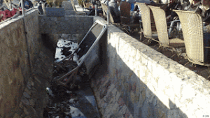 Kanalet e ujitjes mbushen me mbeturina