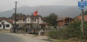 Shtepia e Fshatit,Lloqan