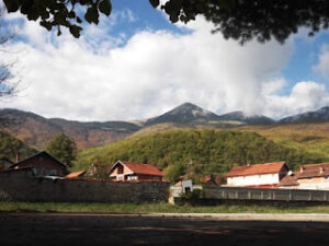 1 palestra sportive ne oborrin e shkolles Bajram Curri ne Strellc te Decanit