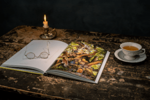 With elven Eyes Lars van de Goor 300x201